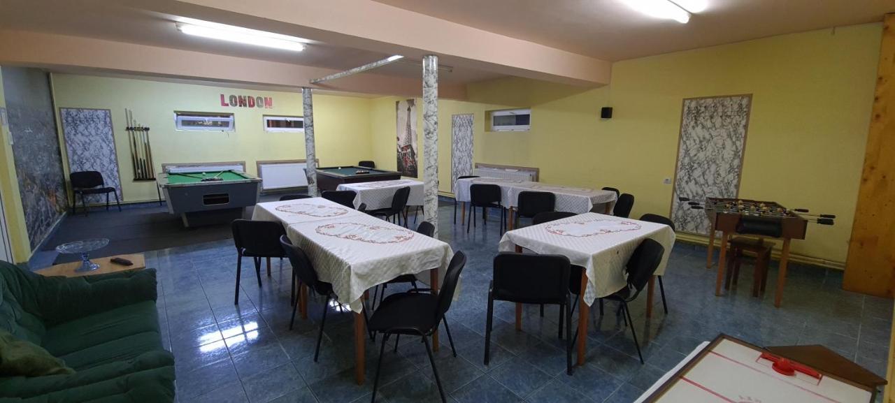 Pensiunea Aurora - Great Hostel Войняса Екстер'єр фото